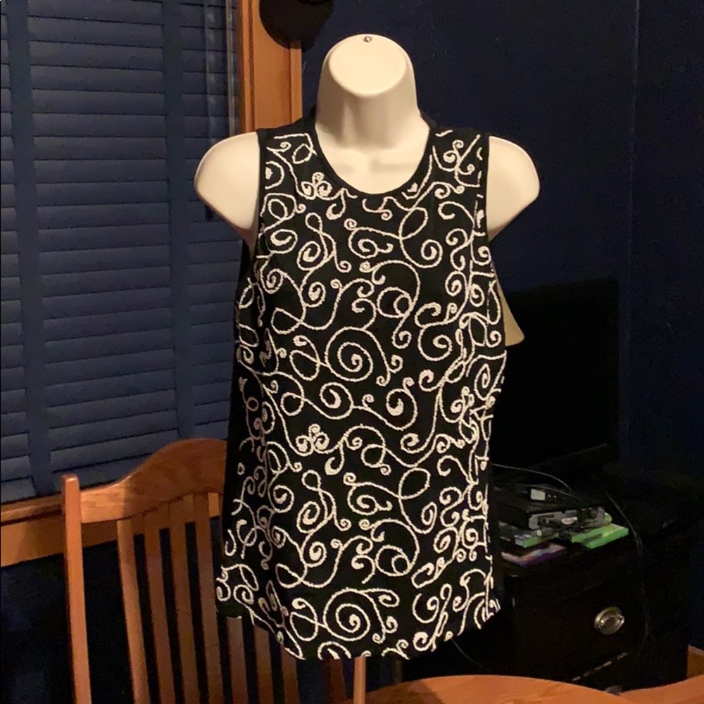 Sleeveless blouse designed with beads